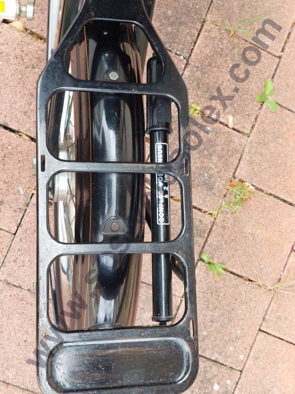 Gepäckträger mit Luftpumpe Ansicht